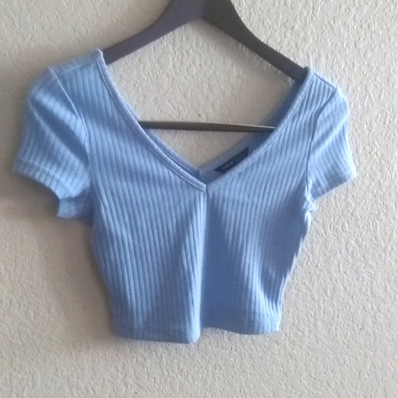 🎰 NWOT Ribbed Baby Blue Crop top - Picture 3 of 3
